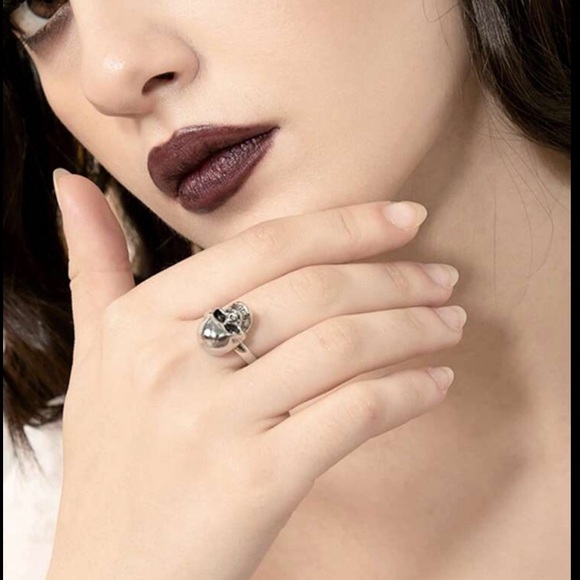 Silver Skull Ring - Picture 5 of 7